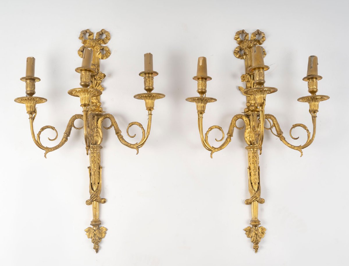 Grande paire d’appliques de style Louis XVI en  bronze ciselé et doré, du XIXème siècle.-photo-6