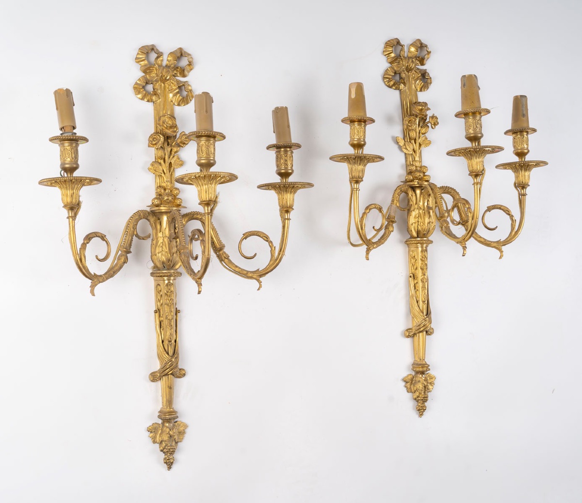 Paire d’appliques Louis XVI en bronze doré.  XIXème siècle 