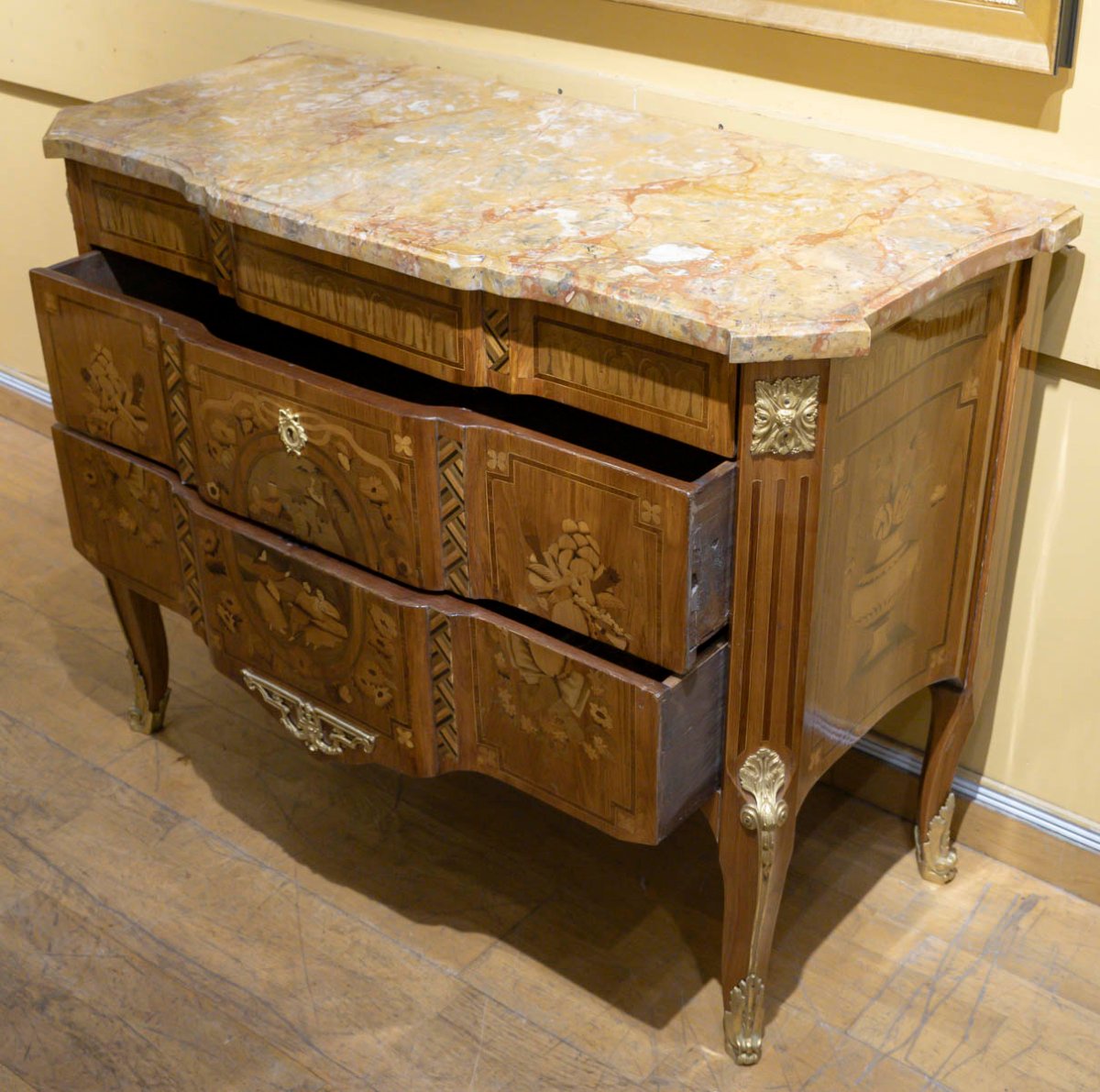 18th-century Transition-style Chest Of Drawers With Marquetry-photo-4