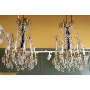 Paire de lustres de style Louis XVI en cristal et bronze doré, XIXème siècle 