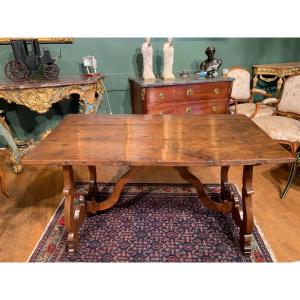 Table Italienne En Noyer Du XVII ème Siècle.