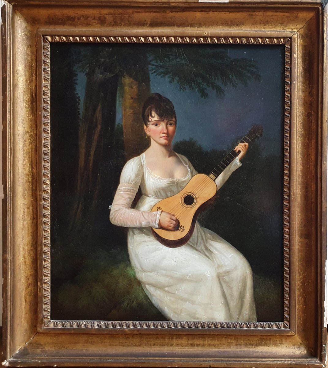 Portrait d'une  jeune femme à la guitare huile sur panneau début du XIXème siècle 