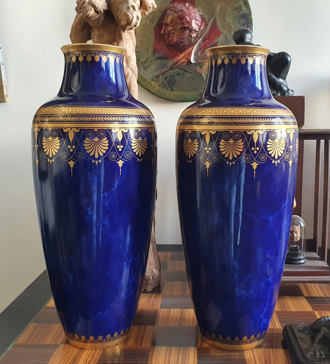 Paire de grands vases de Sèvres à fond bleu et dorure 1915 -photo-2