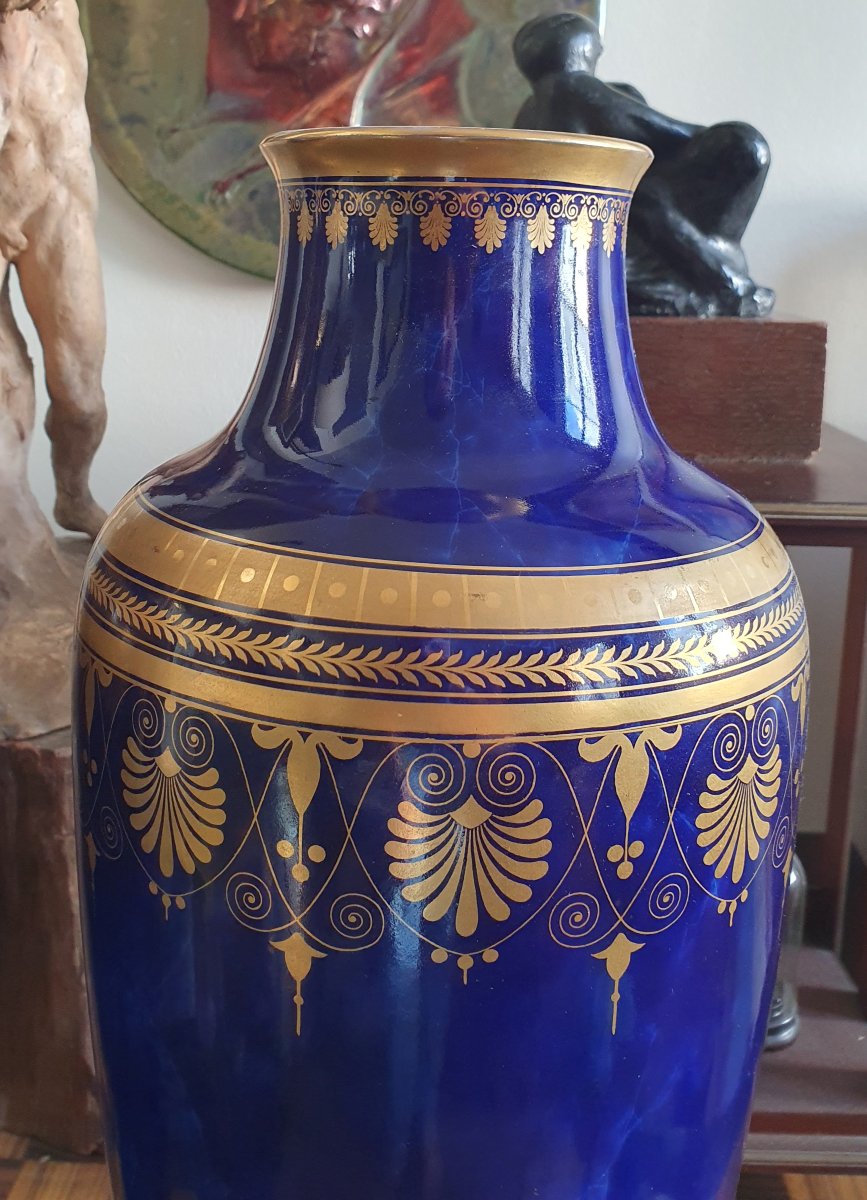 Paire de grands vases de Sèvres à fond bleu et dorure 1915 -photo-4