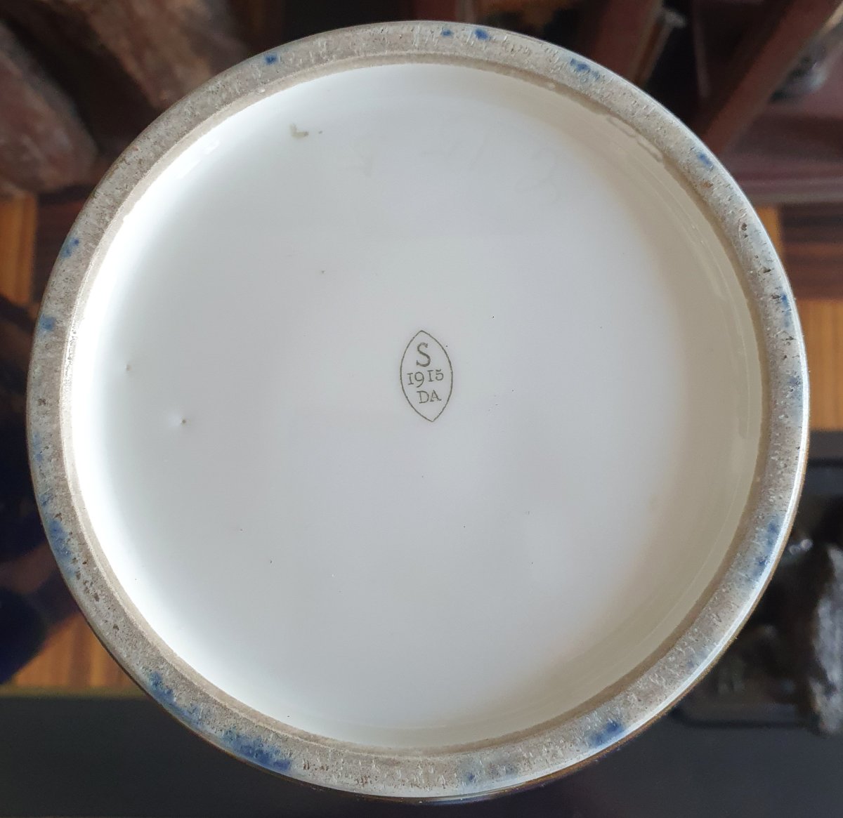 Paire de grands vases de Sèvres à fond bleu et dorure 1915 -photo-2
