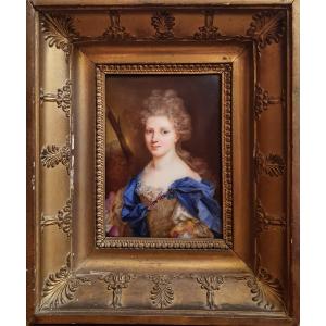 Portrait de la duchesse de Châteauroux Plaque en porcelaine du XIXème siècle école française 