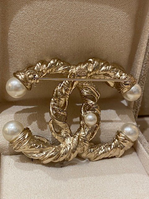 Chanel, Broche Perles Et Cabochons,  Métiers d'Art, Décembre 2010-photo-8