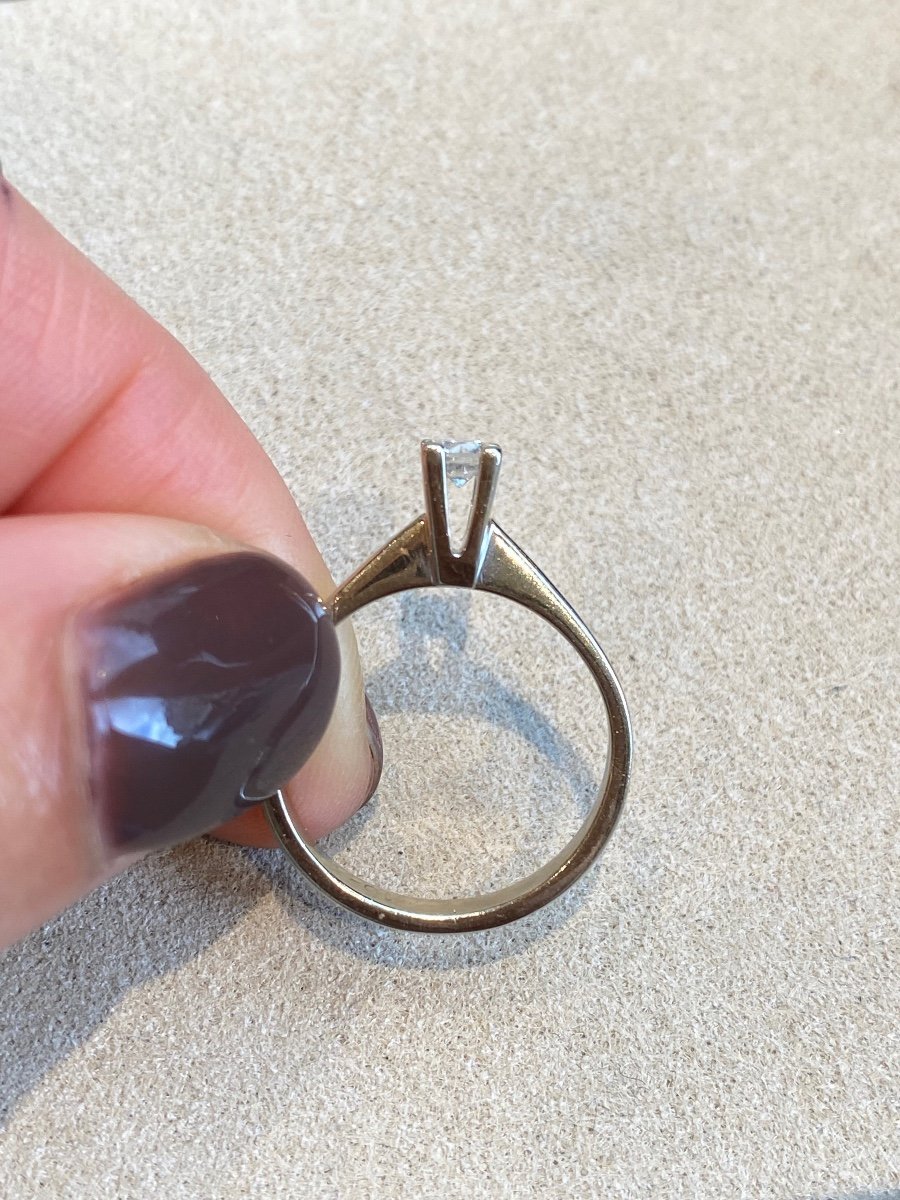 Modernist Solitaire On White Gold-photo-1