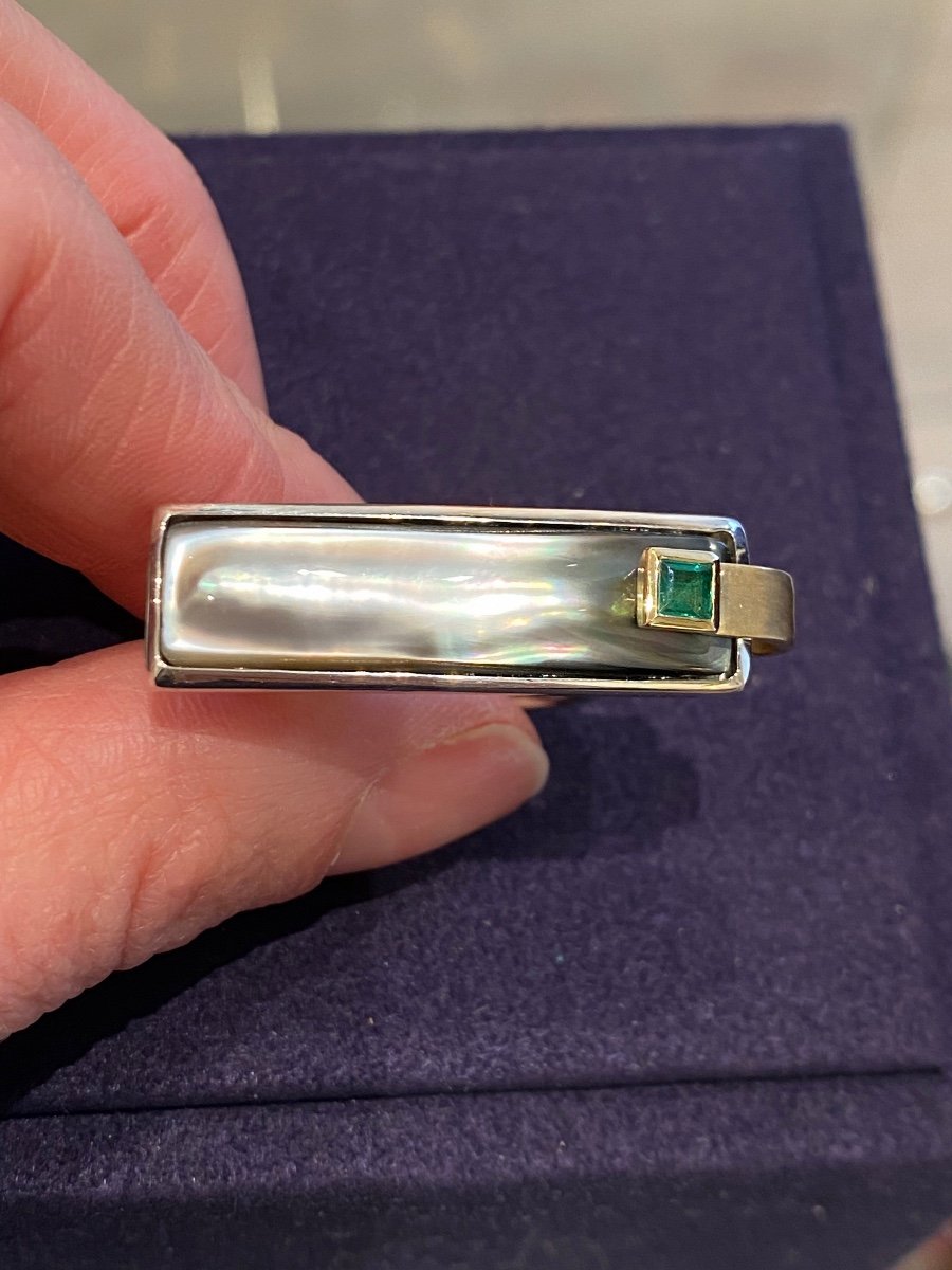 Janine Renard (1947), Modernist Mother-of-pearl And Emerald Ring-photo-3
