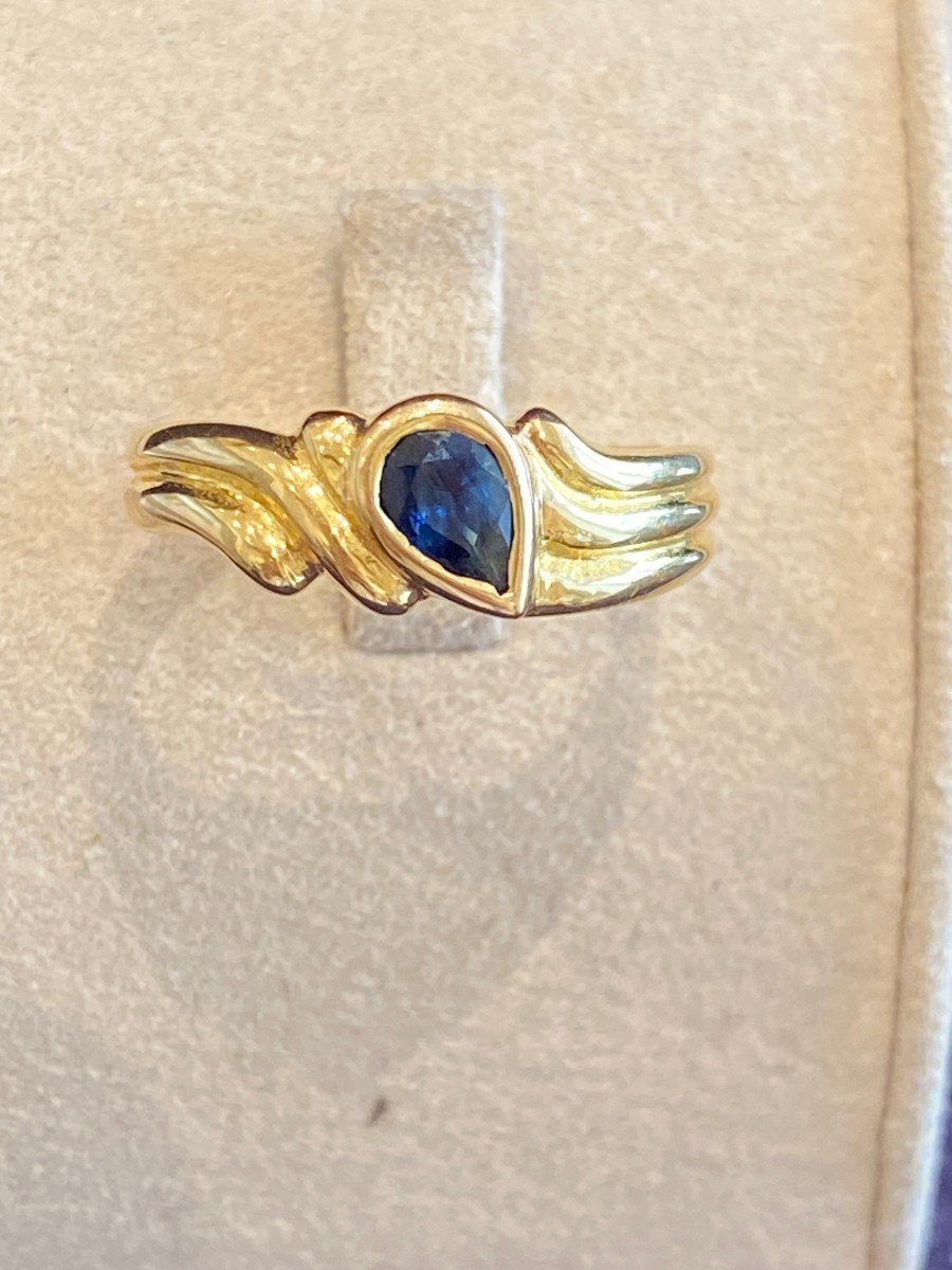 Yellow Gold & Drop Sapphire Ring
