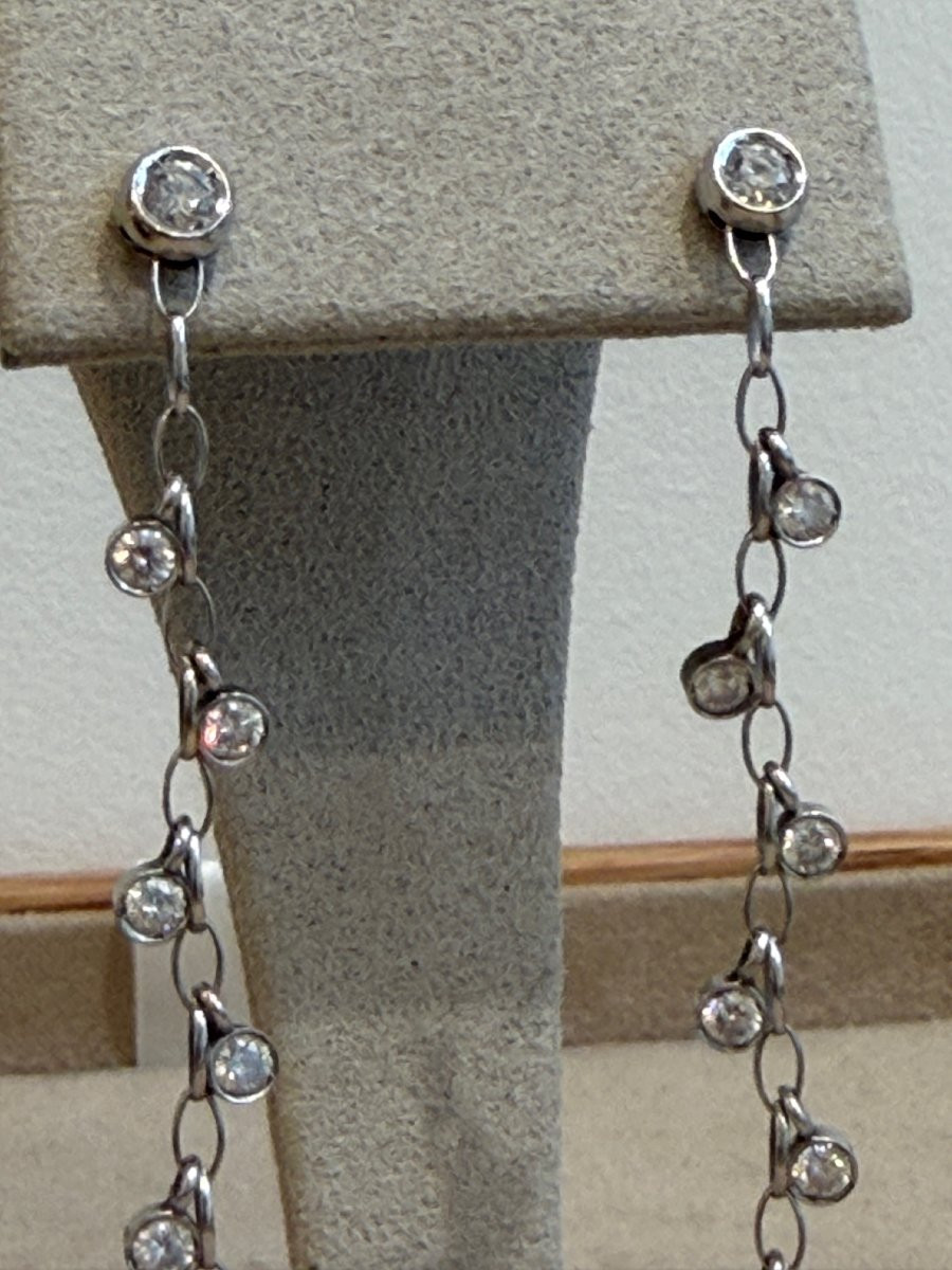 BOUCLES D'OREILLES EN OR GRIS CASCADE DE DIAMANTS-photo-2