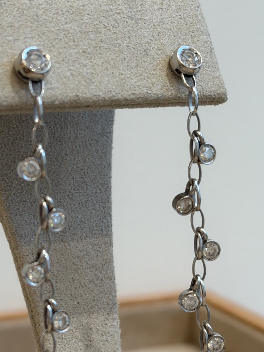 BOUCLES D'OREILLES EN OR GRIS CASCADE DE DIAMANTS-photo-4
