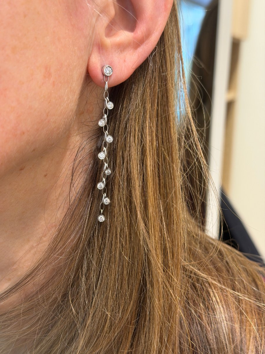 BOUCLES D'OREILLES EN OR GRIS CASCADE DE DIAMANTS-photo-3