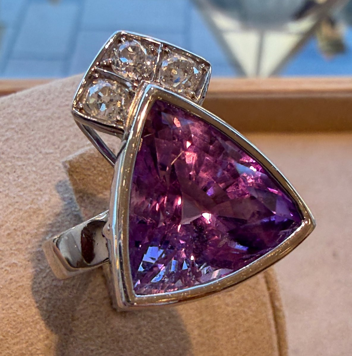 Janine Renard (1947), Modernist Amethyst & Diamond Ring-photo-2