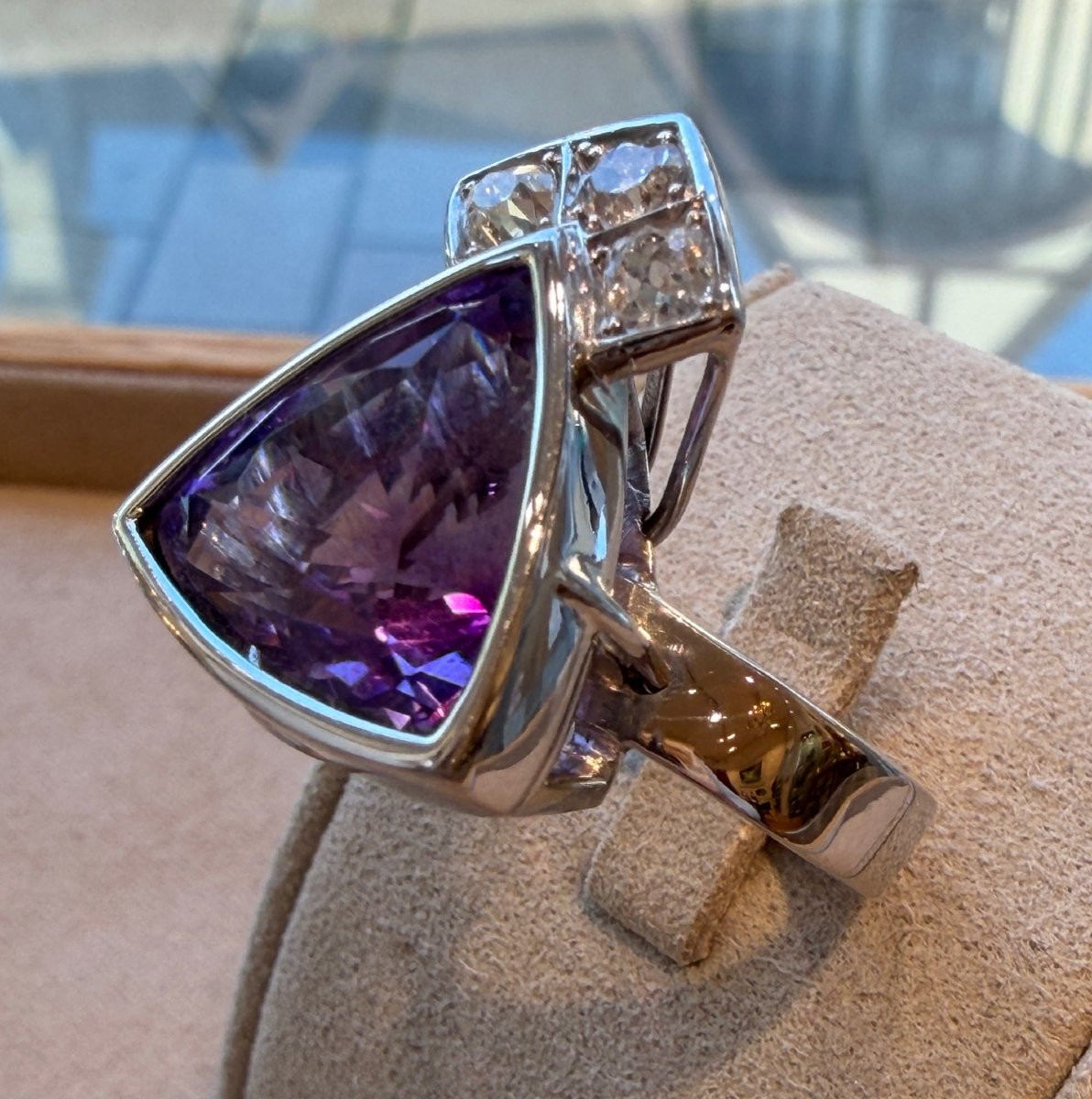 Janine Renard (1947), Modernist Amethyst & Diamond Ring-photo-1