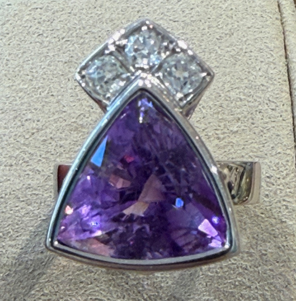 Janine Renard (1947), Modernist Amethyst & Diamond Ring