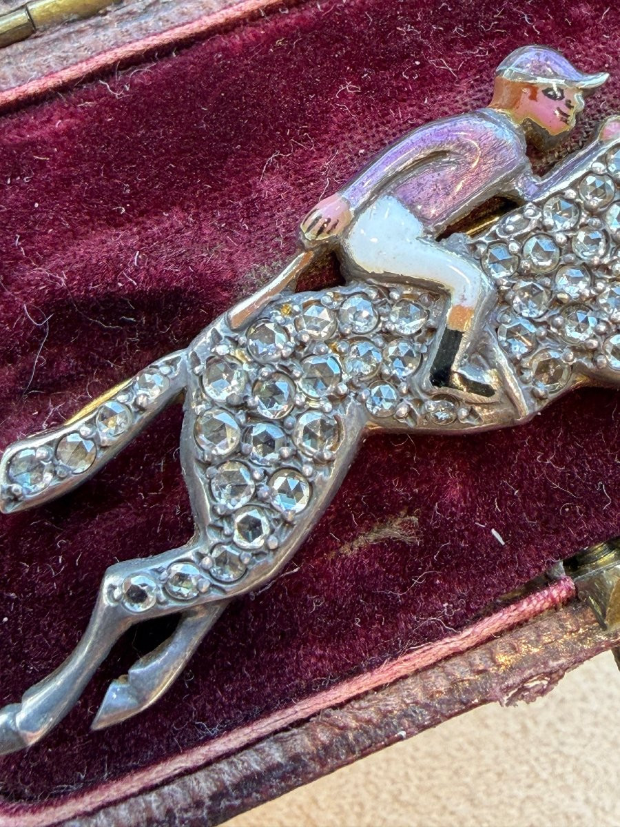 BROCHE VICTORIENNE ANCIENNE REPRESENTANT UN JOCKEY SUR SON PUR-SANG-photo-3