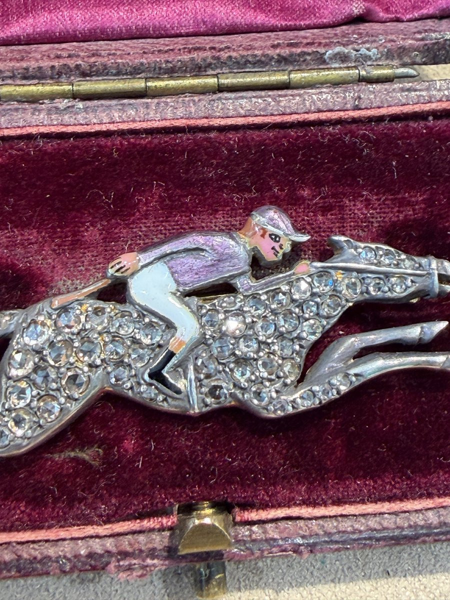 BROCHE VICTORIENNE ANCIENNE REPRESENTANT UN JOCKEY SUR SON PUR-SANG-photo-3