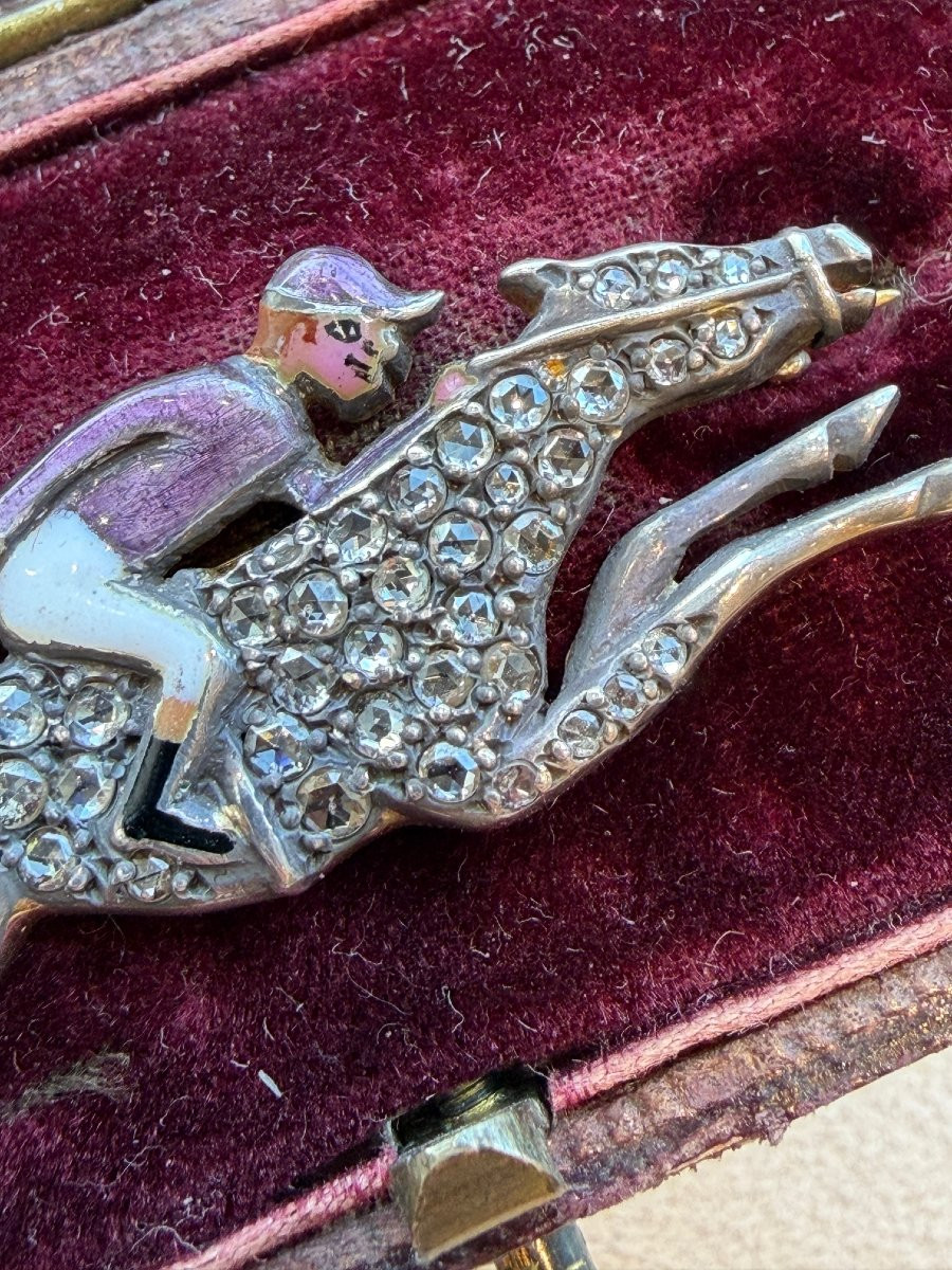 BROCHE VICTORIENNE ANCIENNE REPRESENTANT UN JOCKEY SUR SON PUR-SANG-photo-6