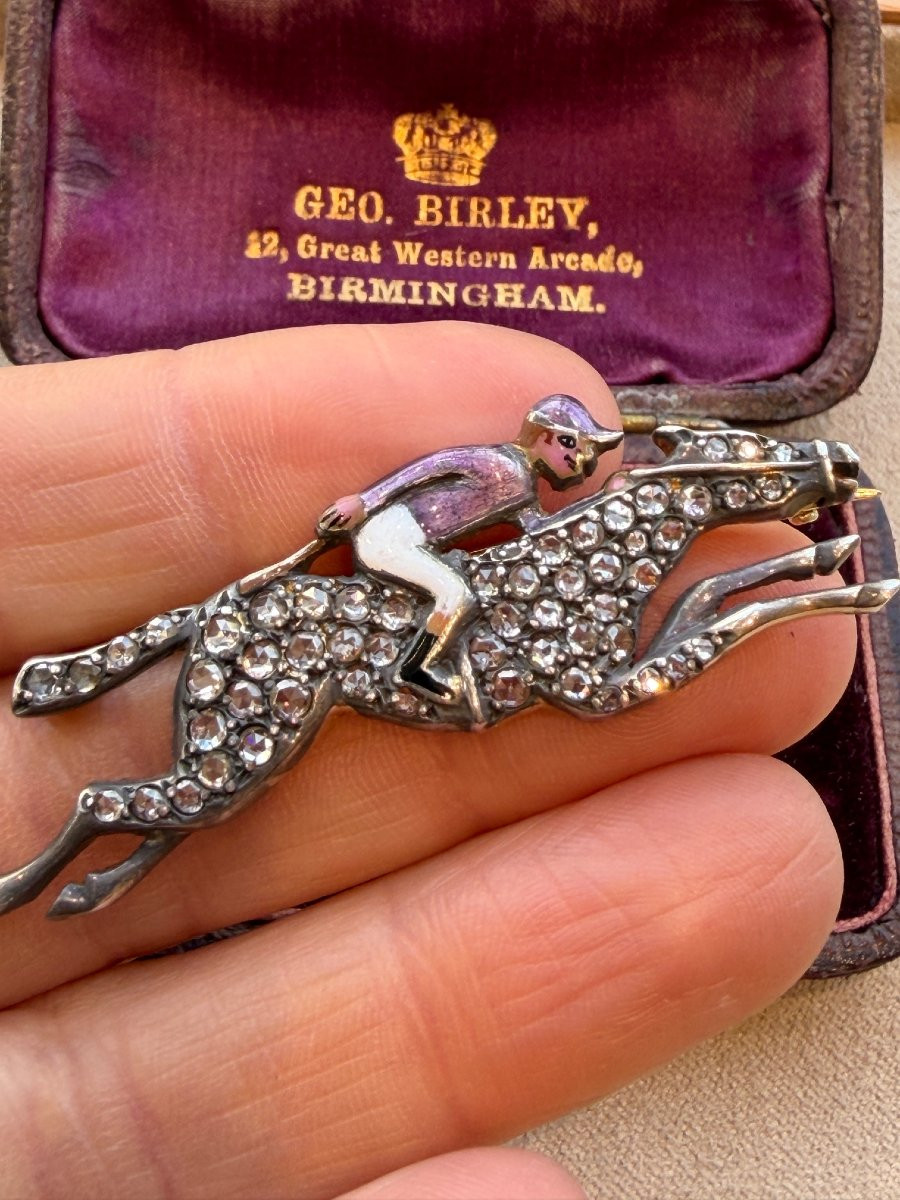 BROCHE VICTORIENNE ANCIENNE REPRESENTANT UN JOCKEY SUR SON PUR-SANG-photo-7