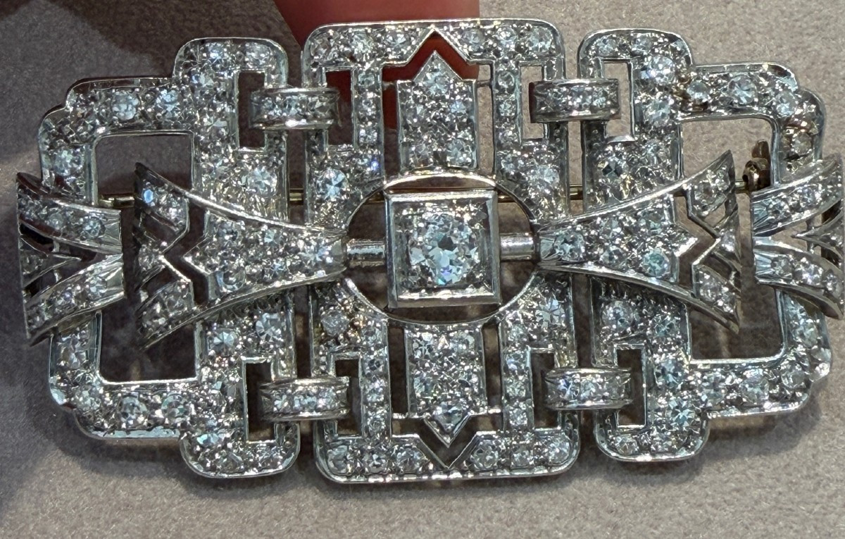 Important Art Deco Platinum & Diamonds Brooch