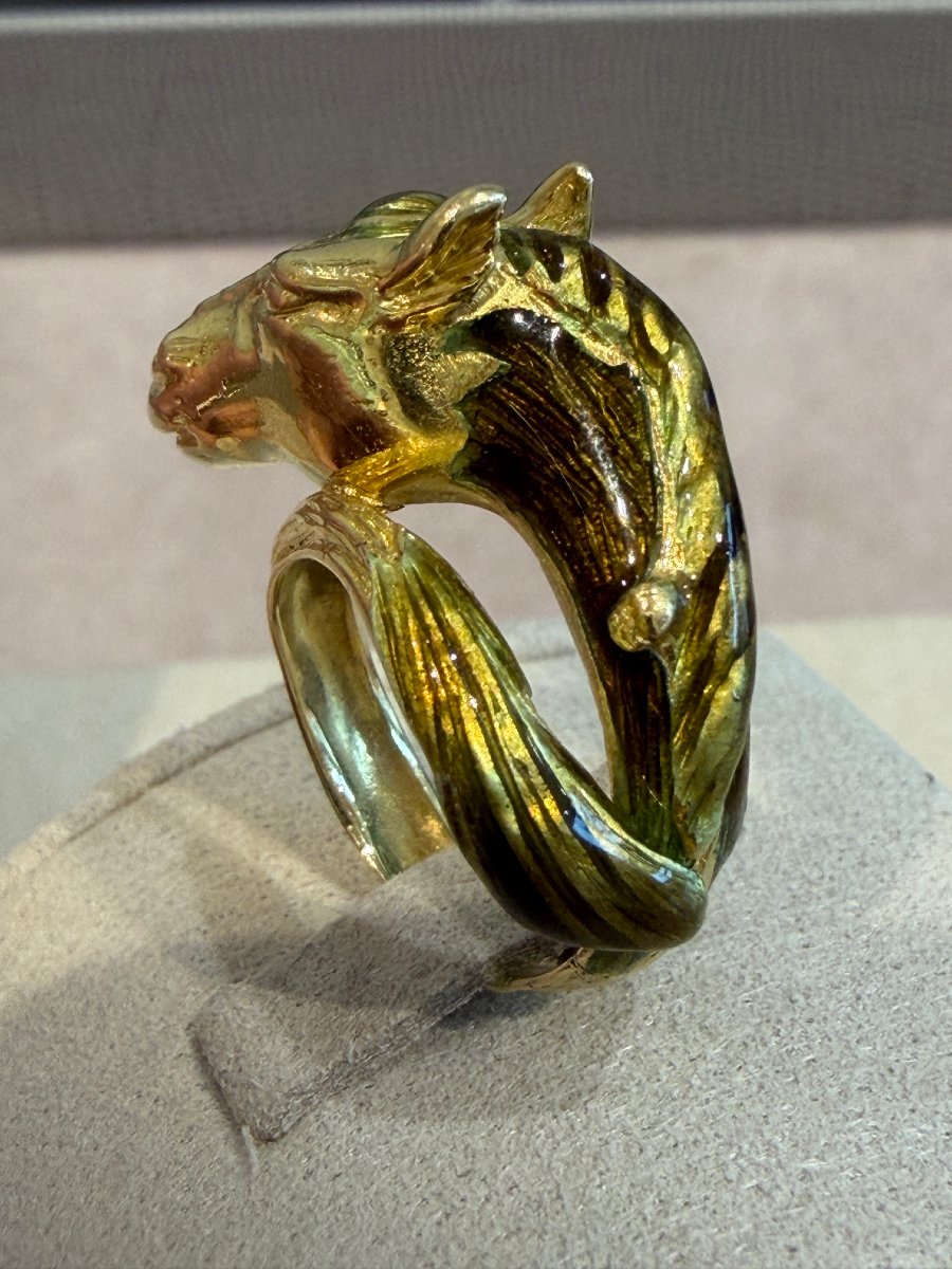 Enamel, Diamonds & Gold Horse Ring-photo-1