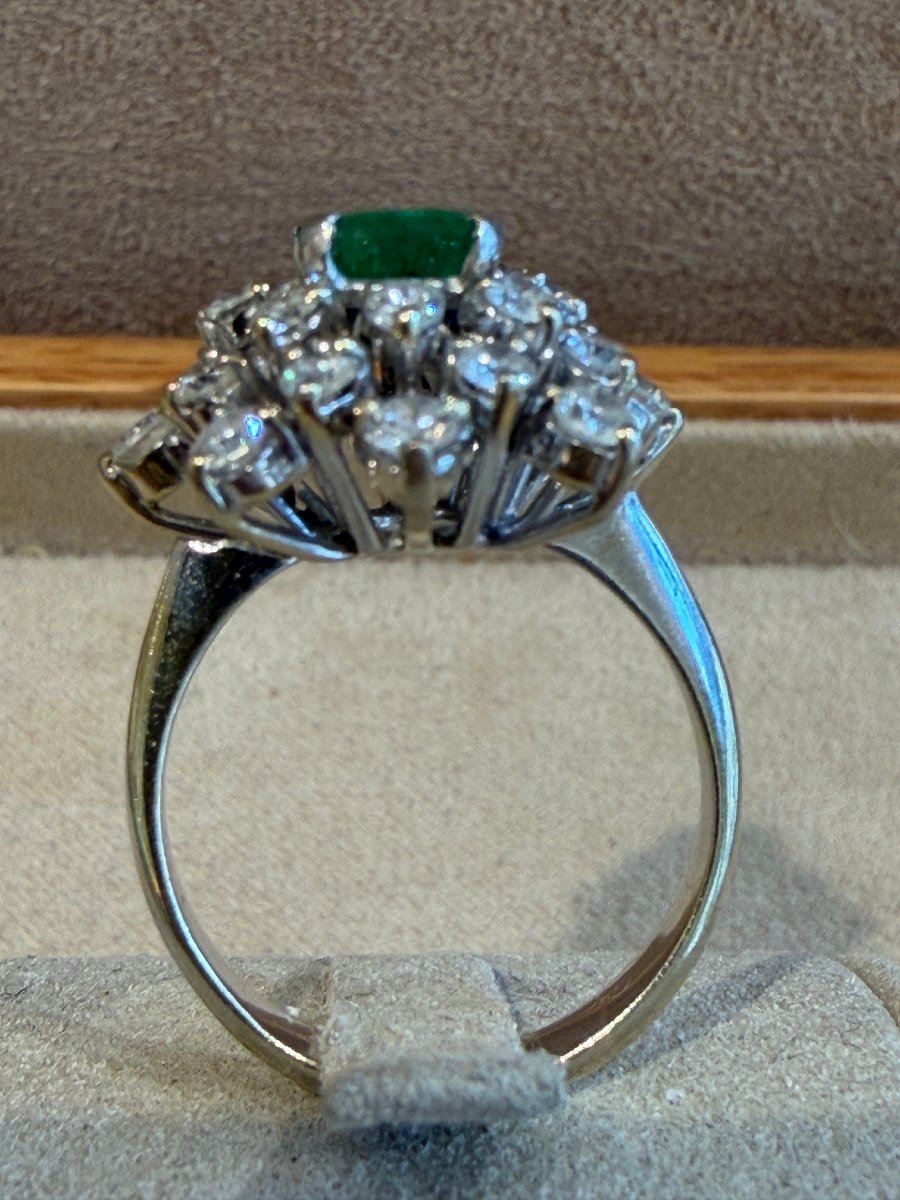 White Gold Ring With Diamonds And Emerald-photo-4