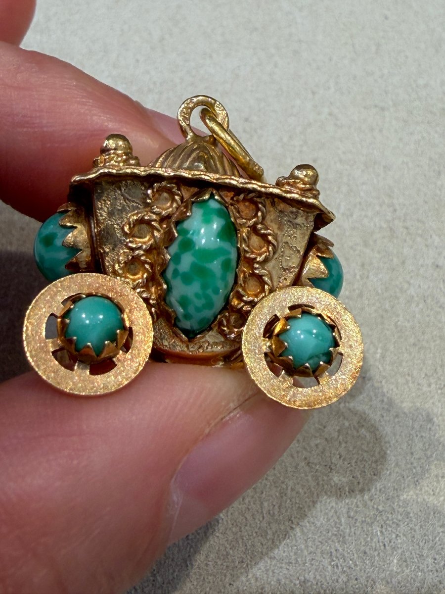 Mobile Charm Featuring A Golden Carriage & Glasswork -photo-2