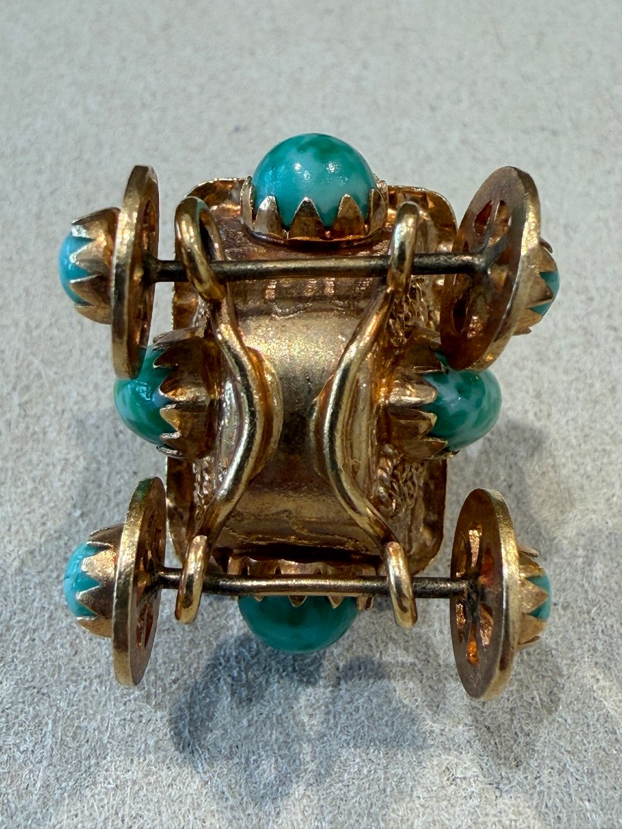 Mobile Charm Featuring A Golden Carriage & Glasswork -photo-4