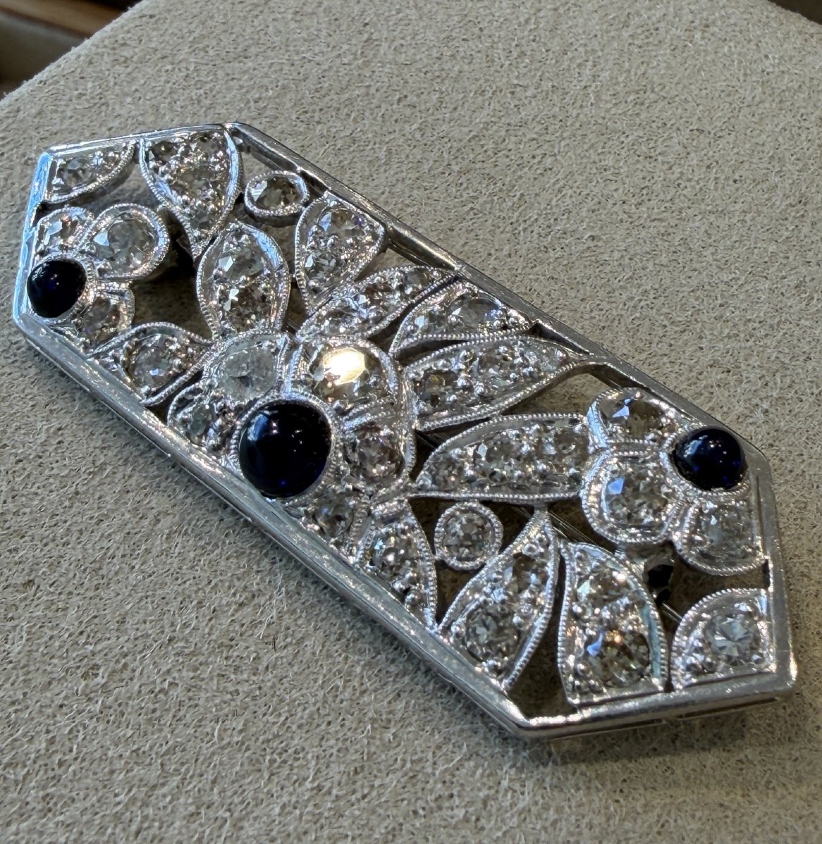 BROCHE ART DECO DIAMANTS & SAPHIRS CABOCHONS-photo-2