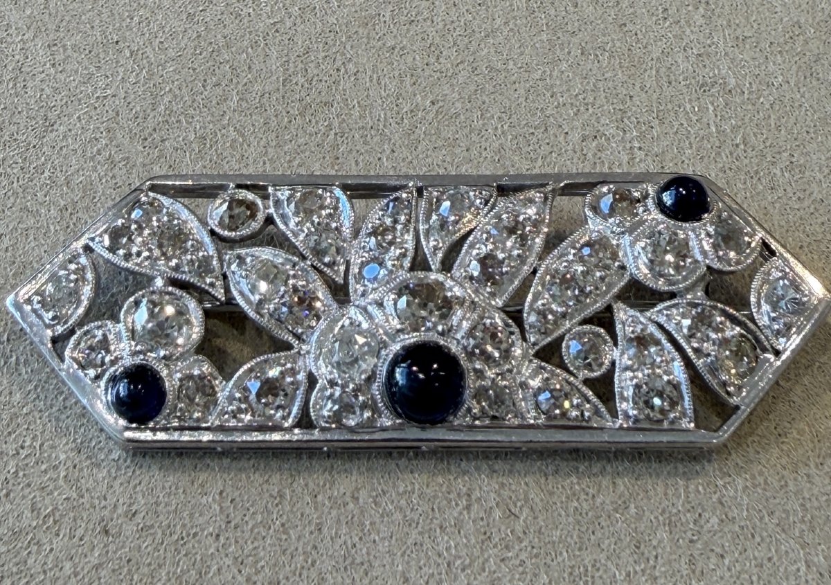 BROCHE ART DECO DIAMANTS & SAPHIRS CABOCHONS