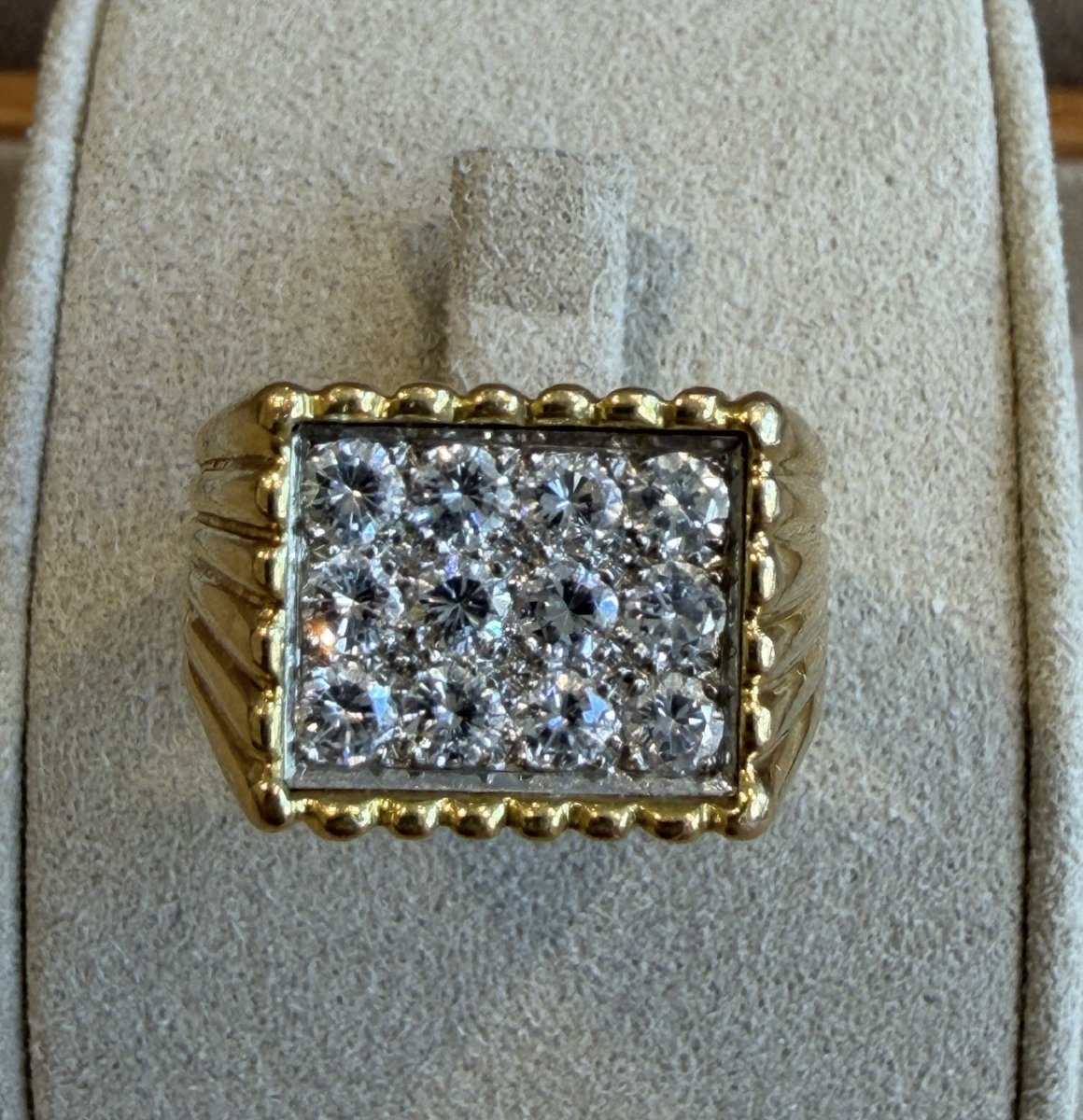 BAGUE CHEVALIERE EN OR  & DIAMANTS