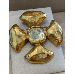 Yves Saint Laurent, Cross Pendant Brooch Decorated With A Golden Cabochon