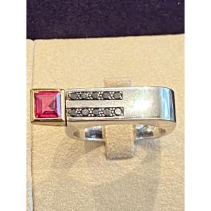JANINE RENARD (1947), BAGUE MODERNISTE DEUX ORS & DIAMANTS NOIRS