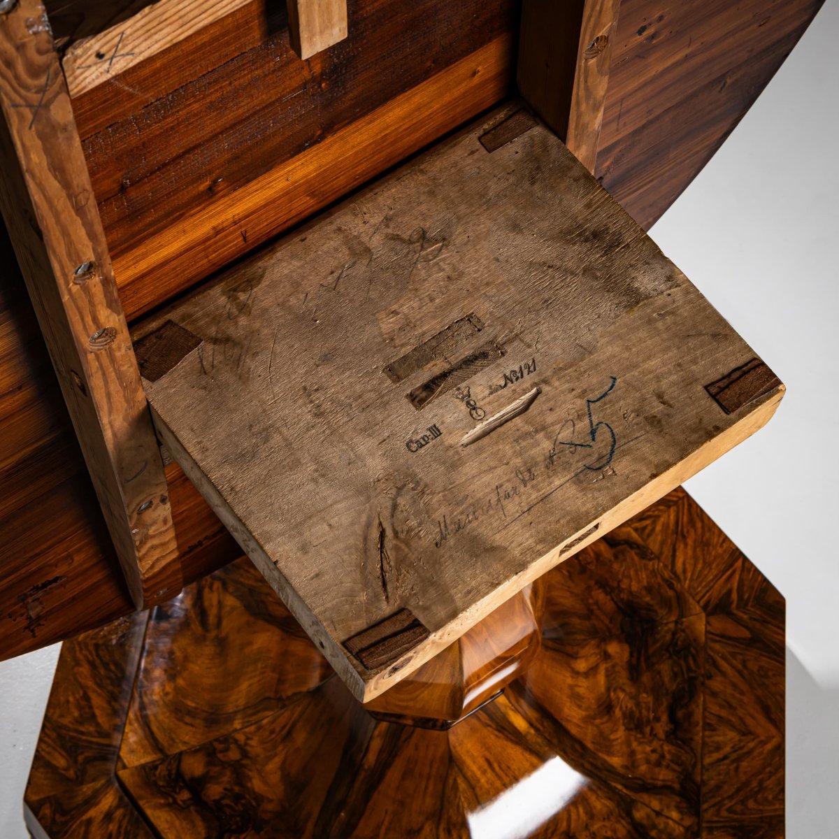 Table de salon Biedermeier raffinée, Allemagne, vers 1820-photo-3