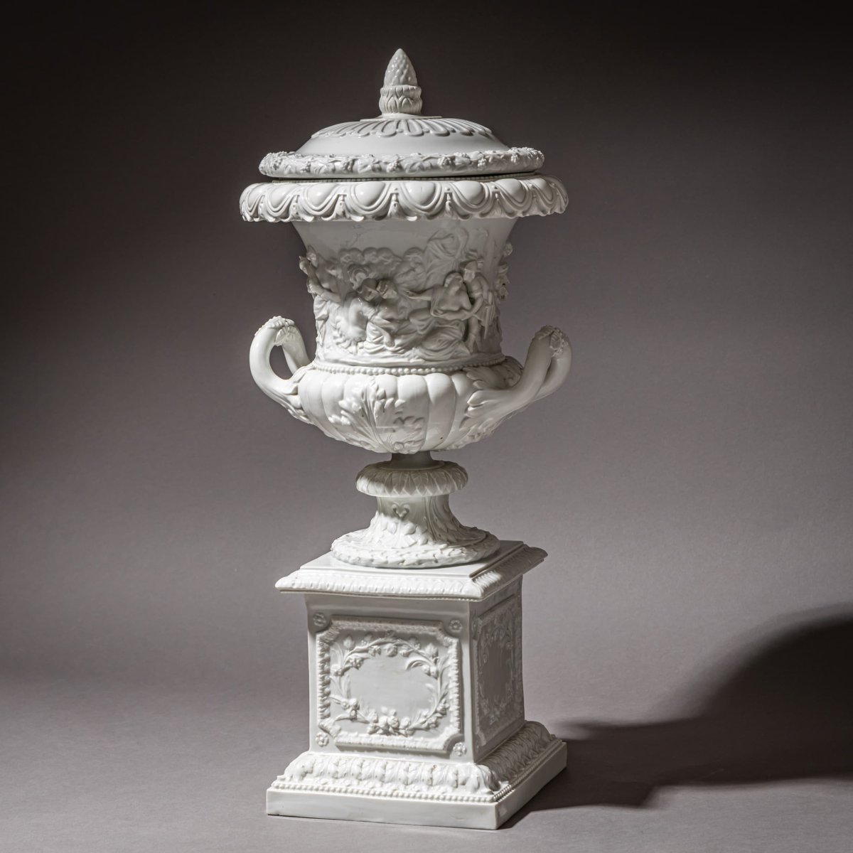 Antique-style Porcelain Lidded Crater Vase, Germany, 20th Century-photo-4