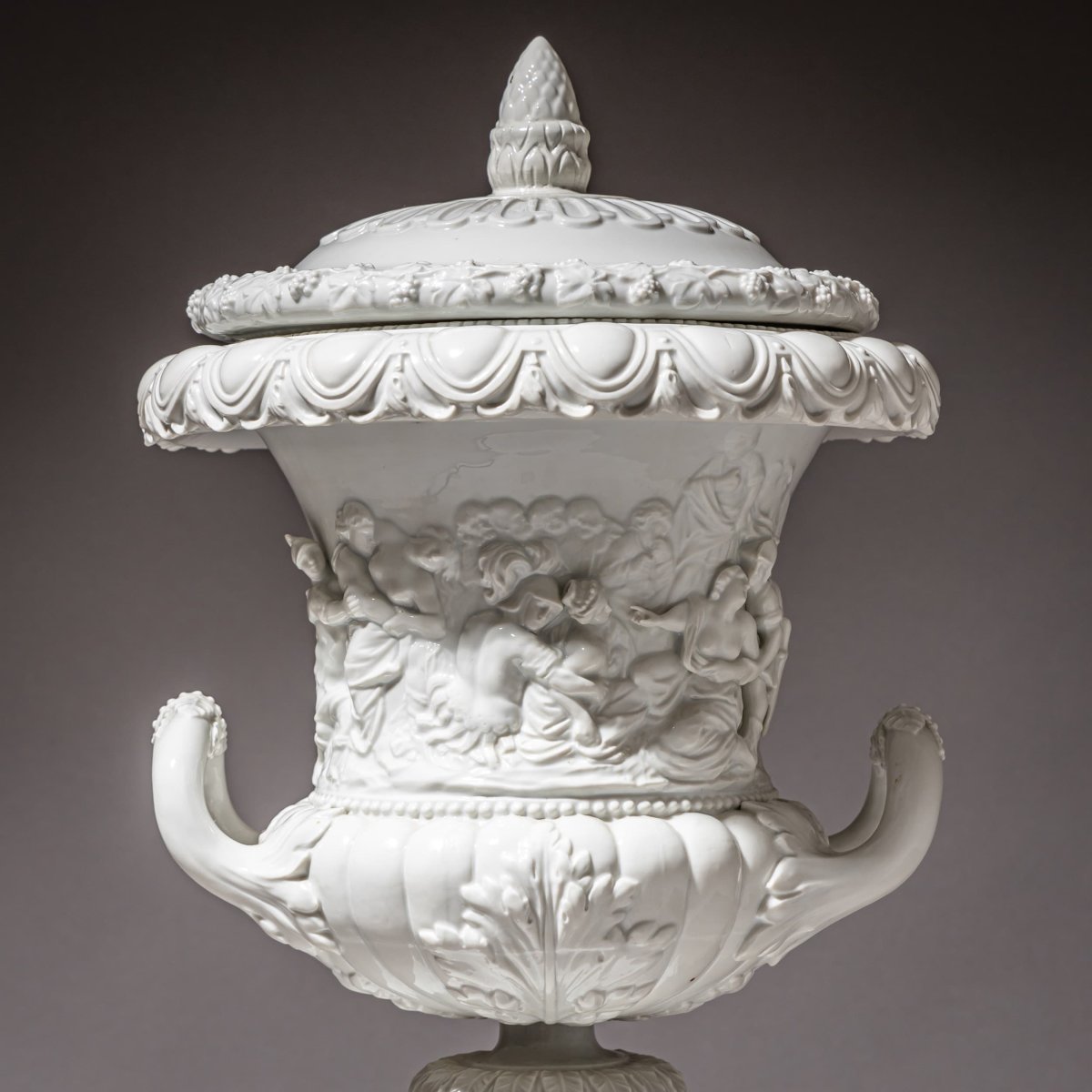 Antique-style Porcelain Lidded Crater Vase, Germany, 20th Century-photo-4