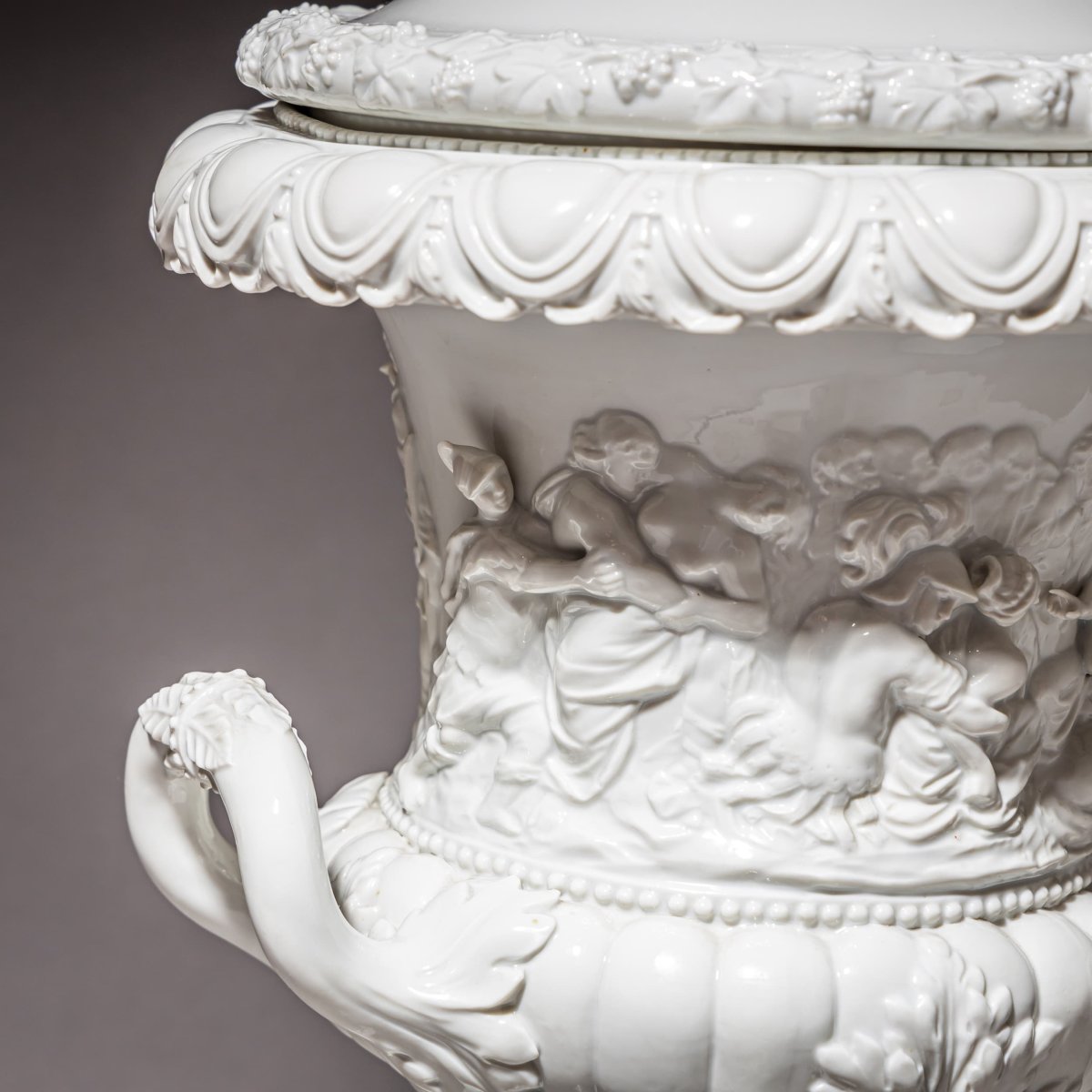 Antique-style Porcelain Lidded Crater Vase, Germany, 20th Century-photo-5