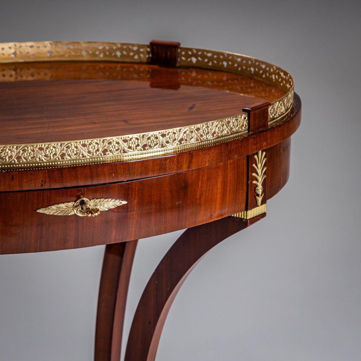 Table d'appoint ovale de style Empire, début du XIXe siècle-photo-4