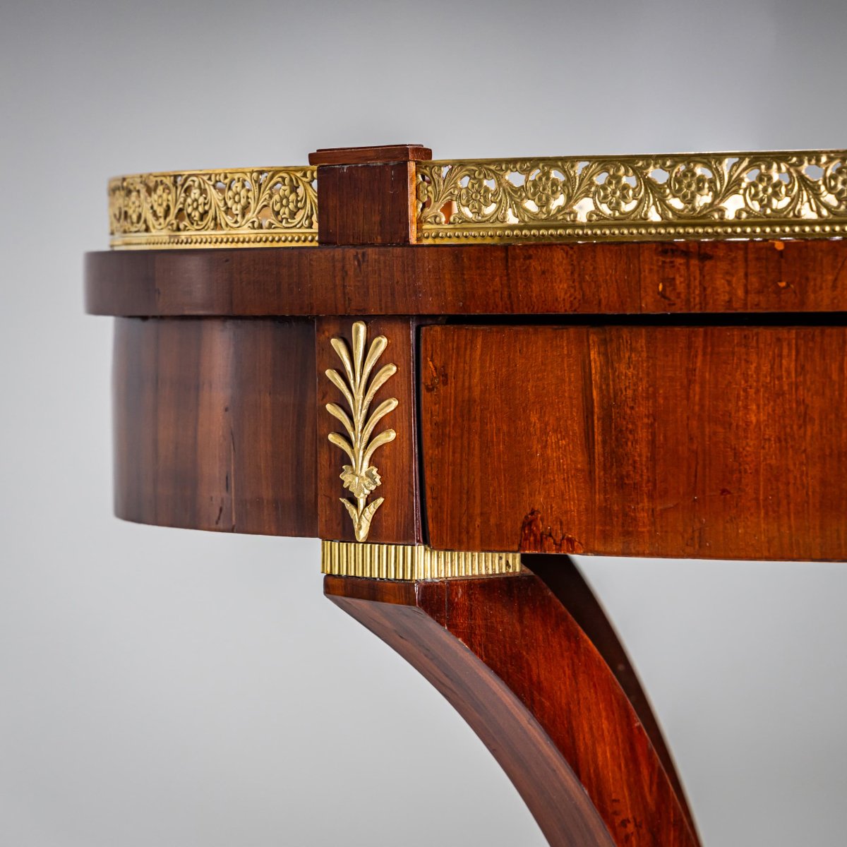 Table d'appoint ovale de style Empire, début du XIXe siècle-photo-6