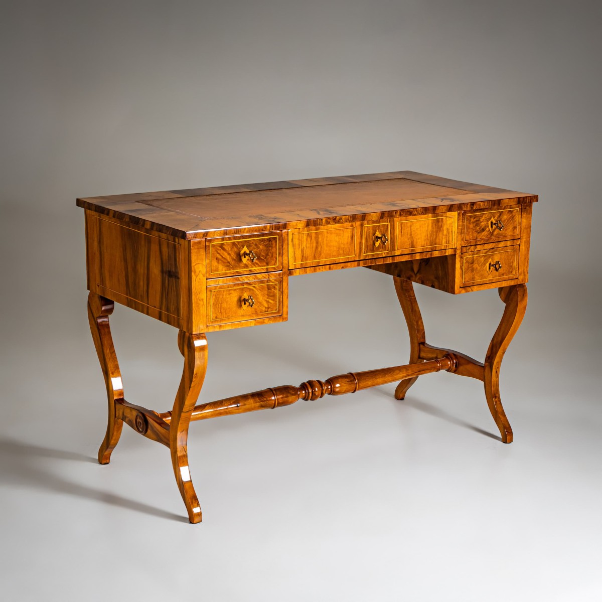 Bureau Biedermeier en noyer, vers 1830