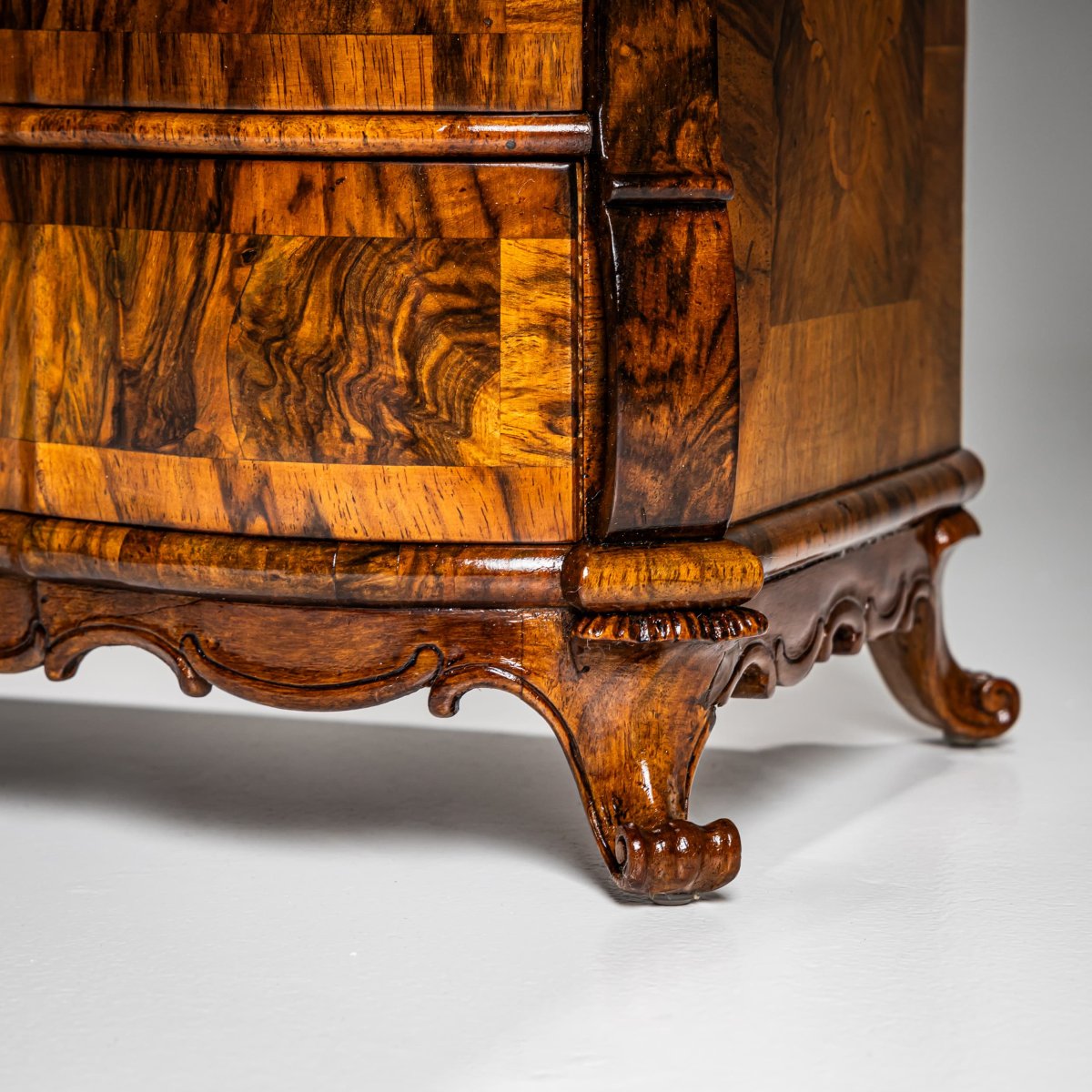 Miniature Baroque Walnut Chest Of Drawers, Mid-18th Century-photo-3