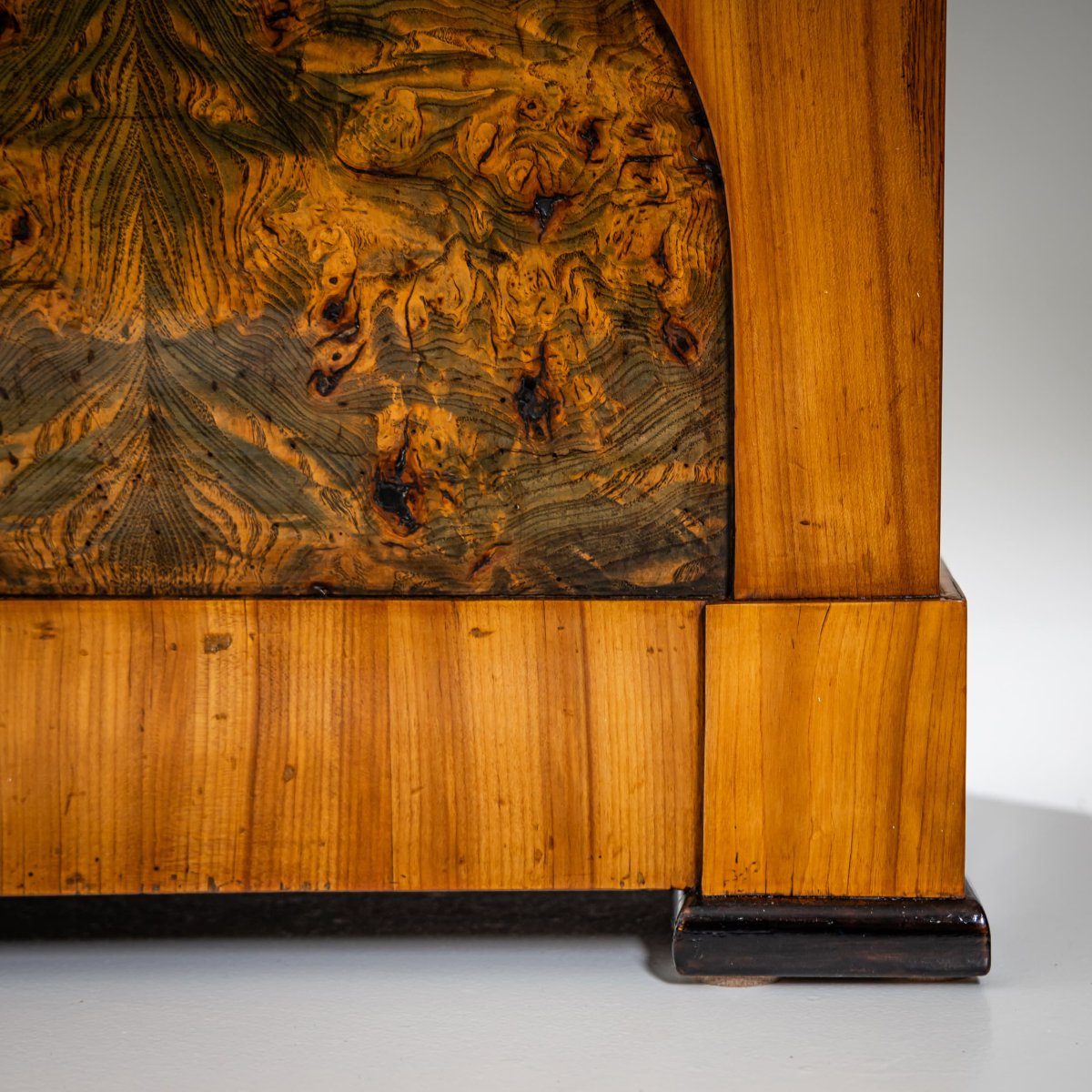 Grande pendule de parquet Biedermeier en bois de cerisier, Allemagne vers 1820-photo-1