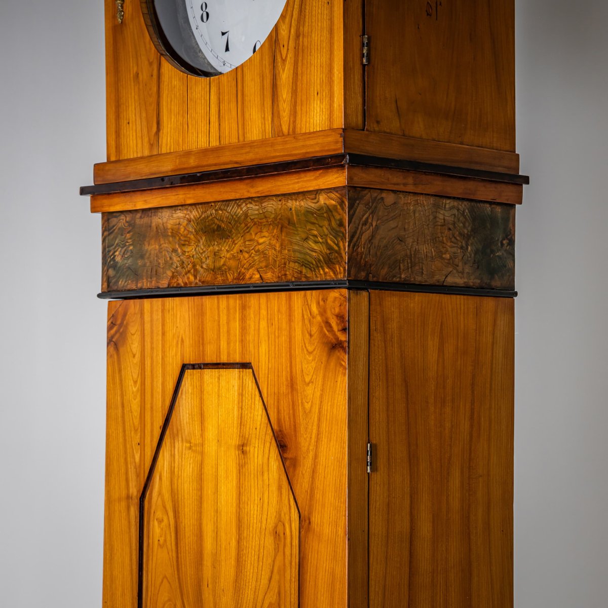 Grande pendule de parquet Biedermeier en bois de cerisier, Allemagne vers 1820-photo-7