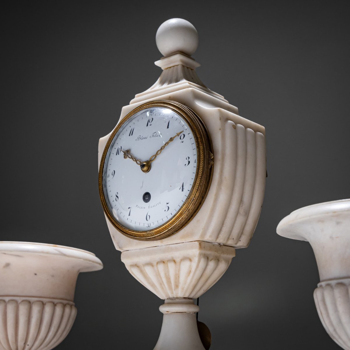 Pendule de cheminée en marbre avec vases assortis, vers 1830-photo-2