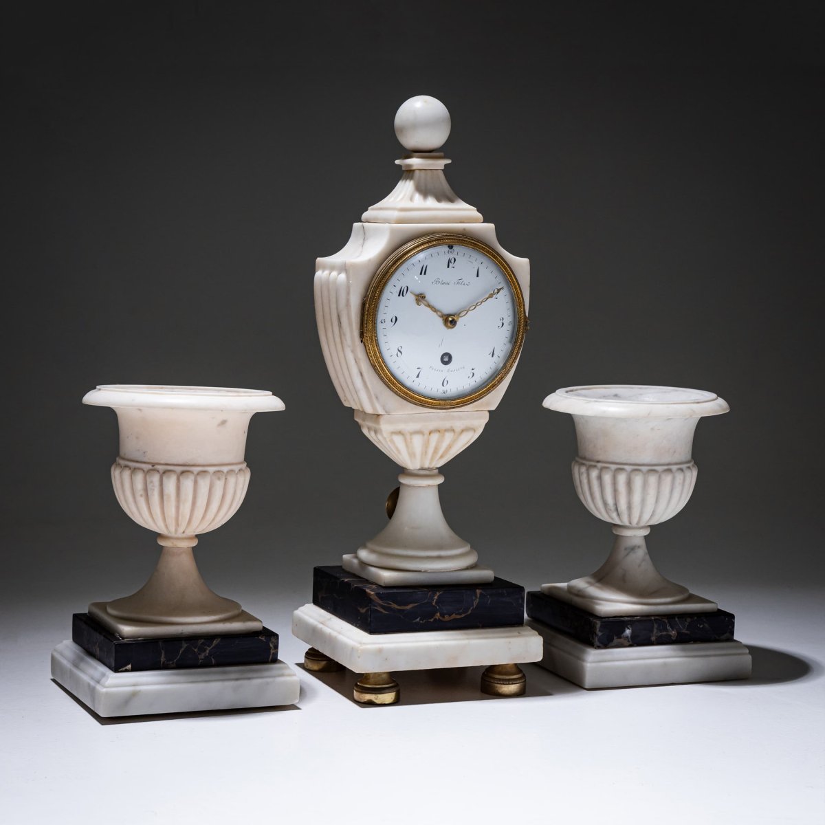 Pendule de cheminée en marbre avec vases assortis, vers 1830-photo-2