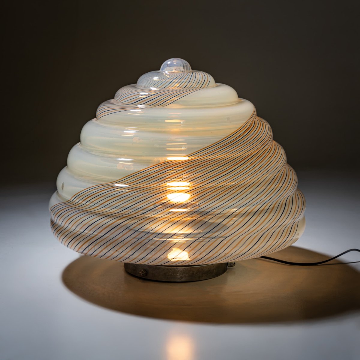 Lampe de table avec abat-jour rayé, attribuée à LEUCOS, Italie, milieu du XXe siècle-photo-1