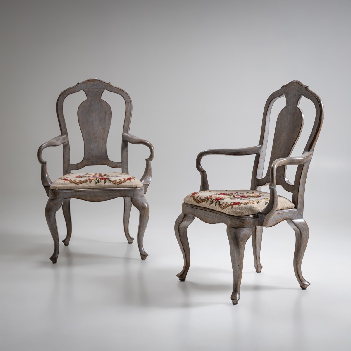 Fauteuils peints en gris, XIXe siècle