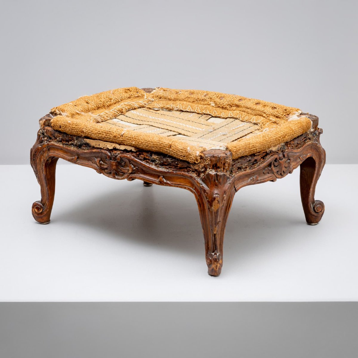 Petit repose-pieds baroque, XVIIIe siècle-photo-1