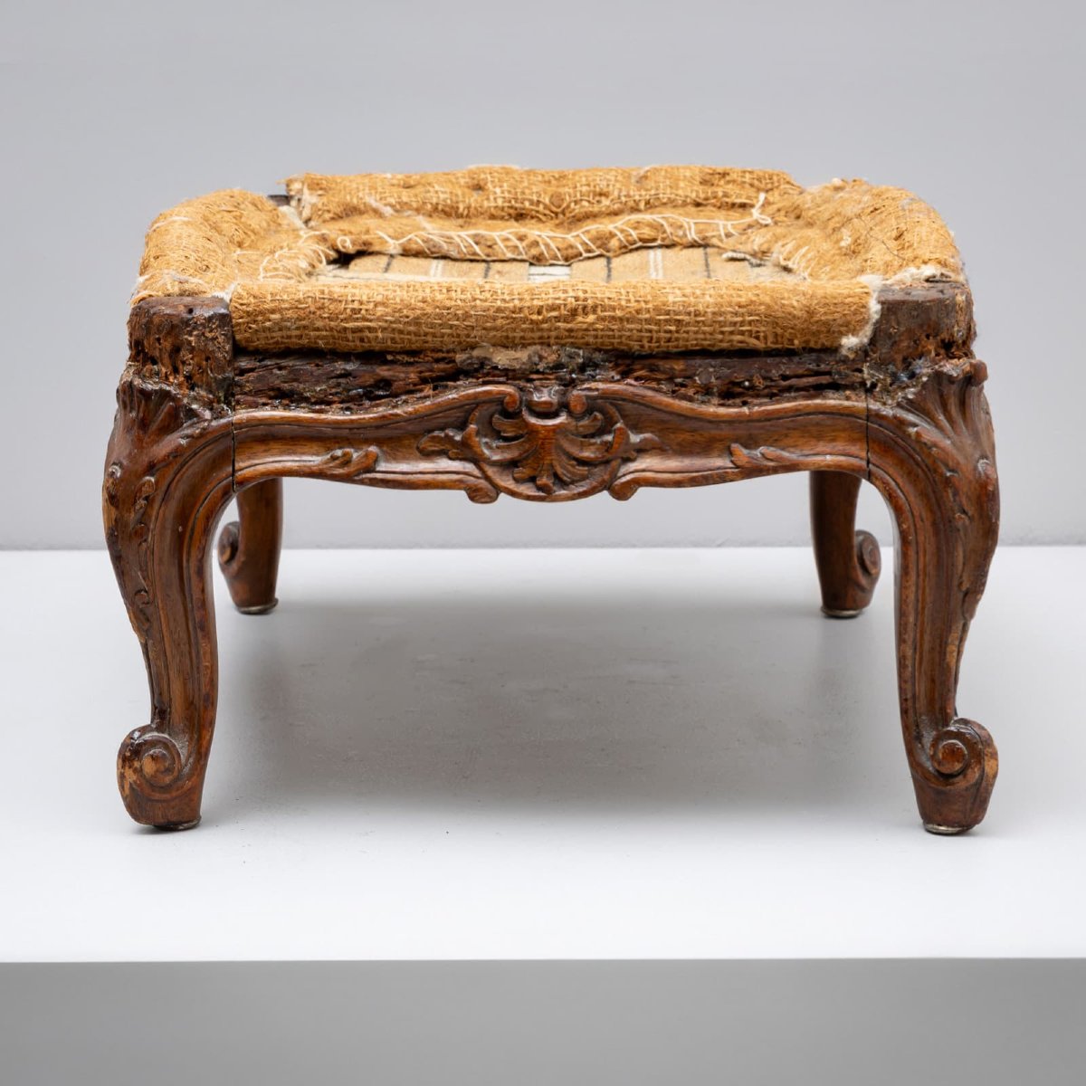 Petit repose-pieds baroque, XVIIIe siècle-photo-3